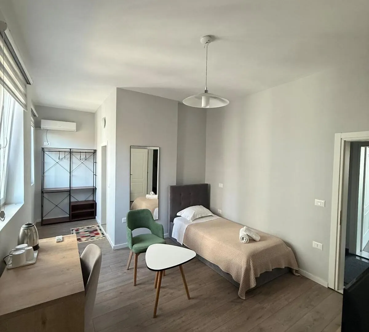 Tirana Central Living 0*,